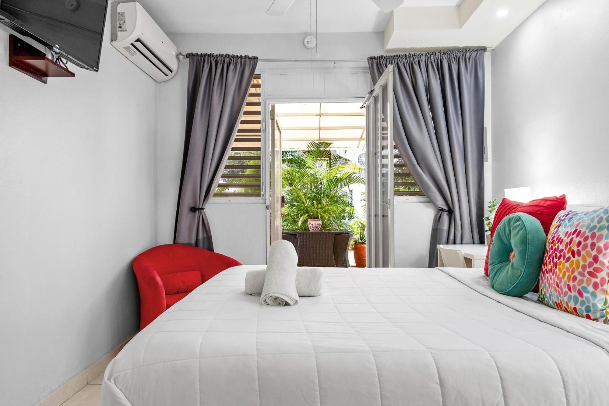 Prime Location At Condado Queen - 10
